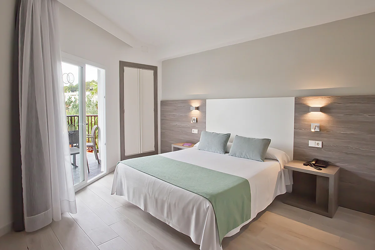 Habitación doble con vista a la piscina del Fergus Bermudas