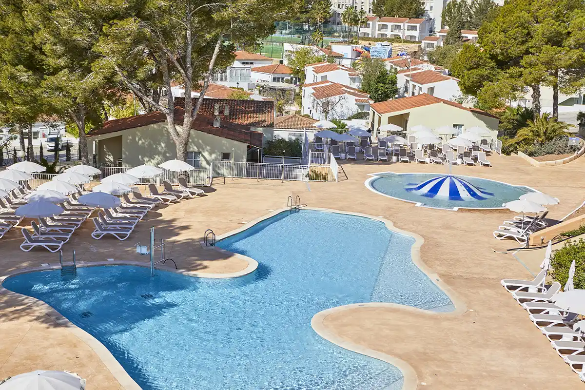 Vista desde la piscina Fergus Club Europa