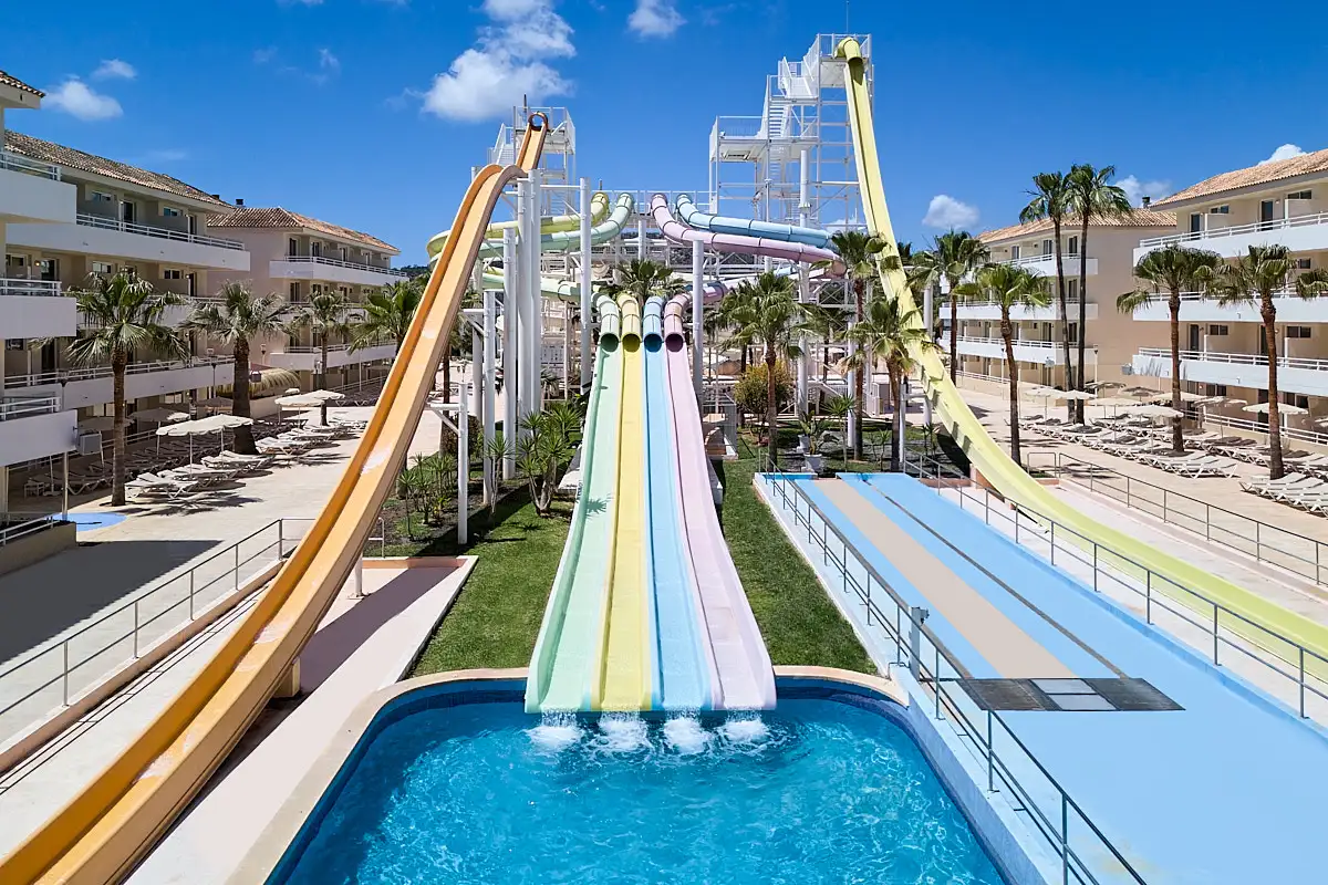 Enormes toboganes acuáticos Fergus Club Mallorca Waterpark 