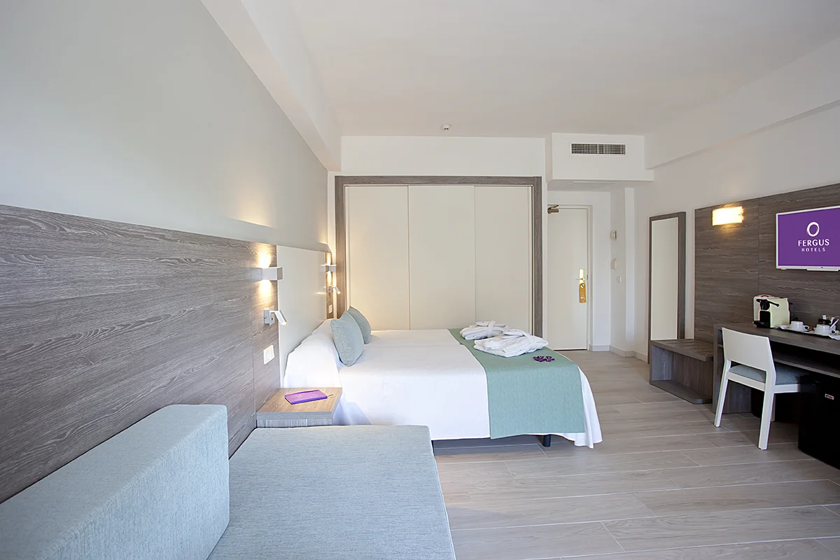 Junior Suite con vistas a la piscina del Fergus Bermudas