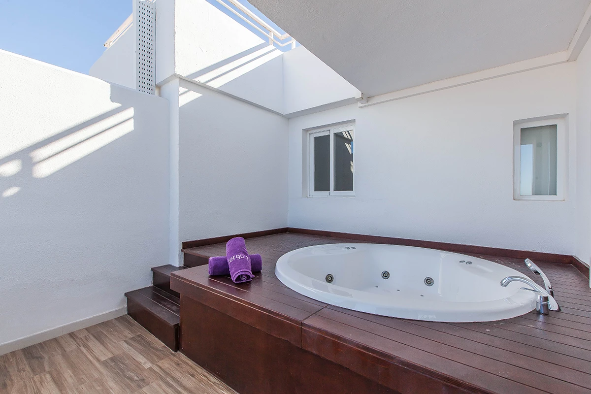 Jacuzzi Suite Presidencial Fergus Style Cala Blanca Suites