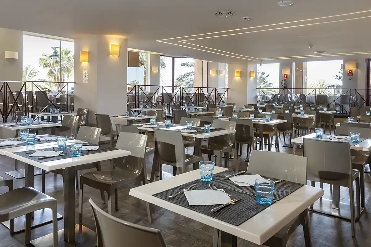 Comedor del restaurante buffet Las Palmeras affiliated by Fergus Hotels