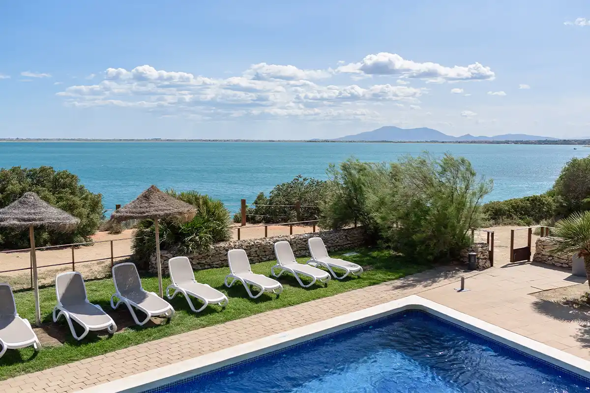 Vistas de la piscina del Fergus Cap Roig