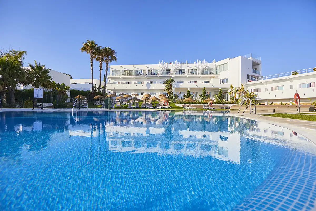 Piscina del Hotel Fergus Conil Park Fergus Hotels