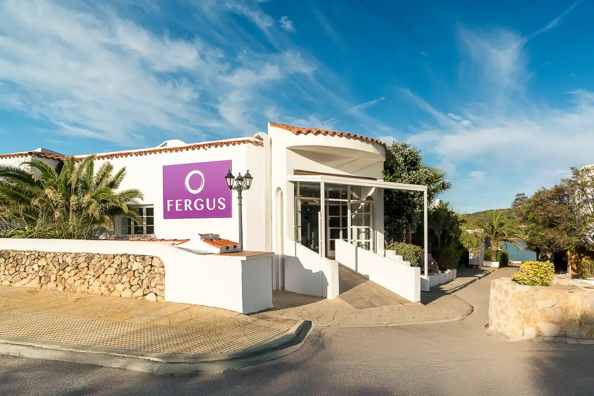 Entrada principal del Fergus Club Carema Splash