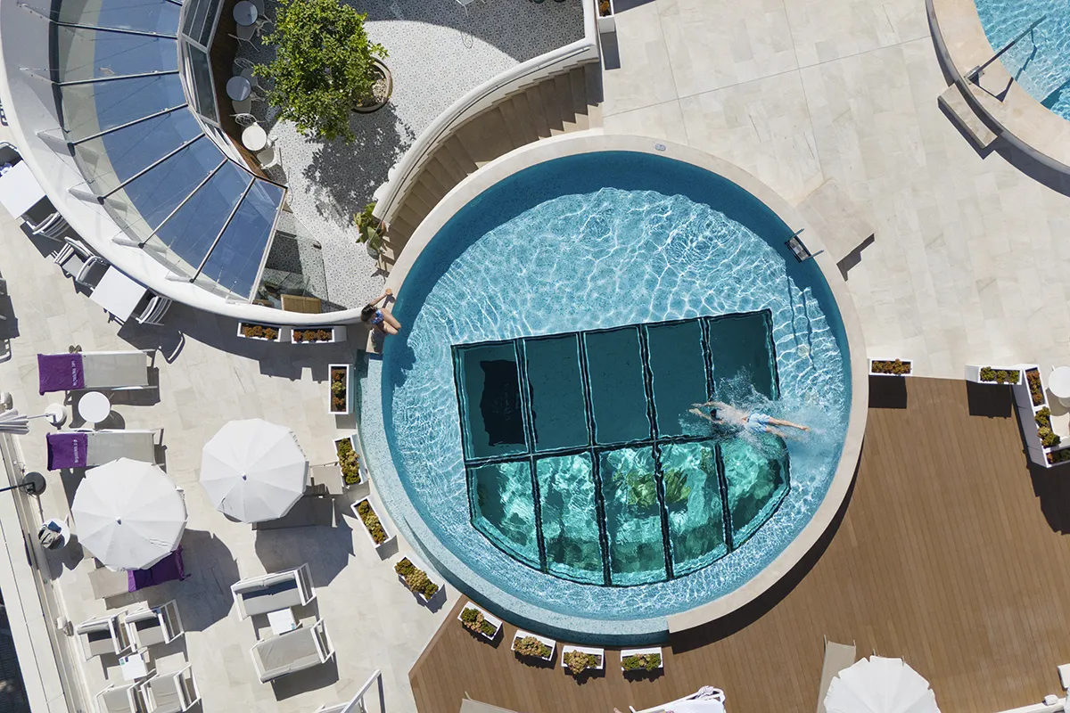 Vista aérea de la piscina principal del Fergus Style Palmanova