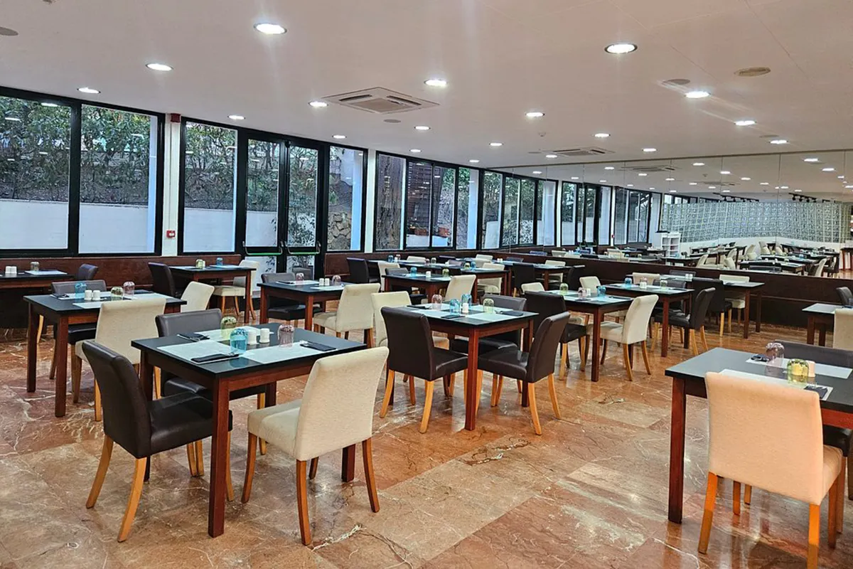 Comedor del restaurante buffet del Lloret Vibe affiliated by Fergus Hotels 