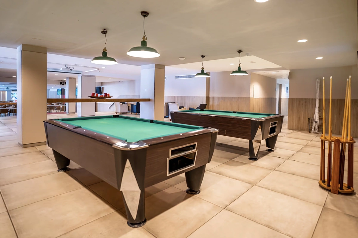 Sala de billares en el Hotel Fergus Club Pineda Splash