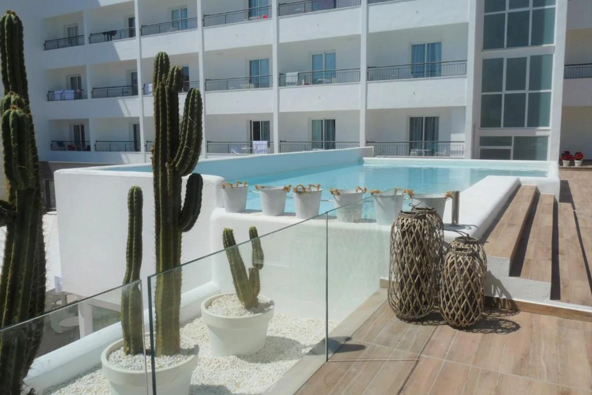 Piscinas a distintos niveles en Hotel Fergus Club Pineda Splash