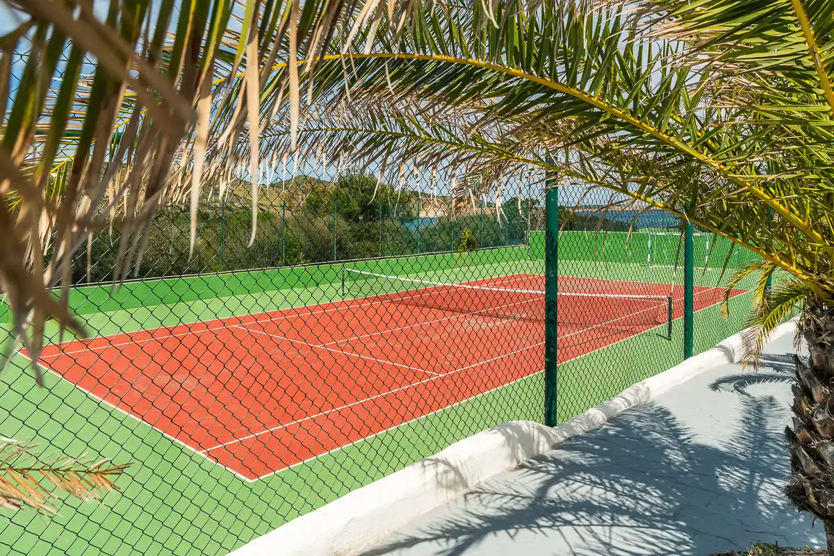 Pista de tenis de Fergus Club Carema Splash