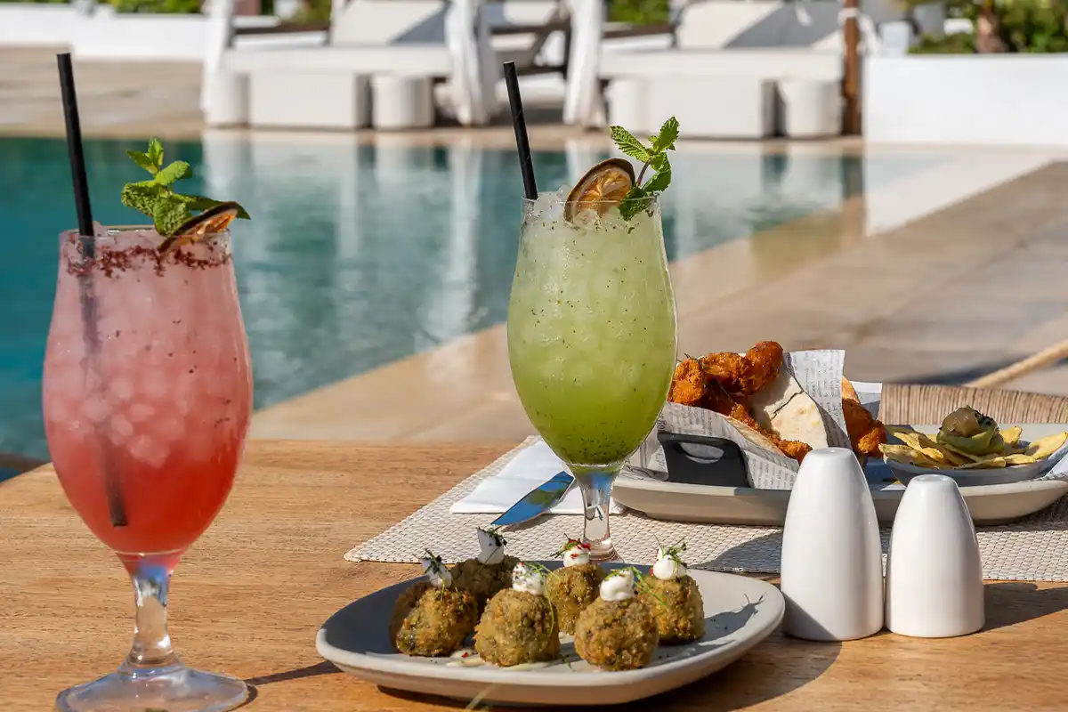 Lola Pool Bar Fergus Style Punta Arabi
