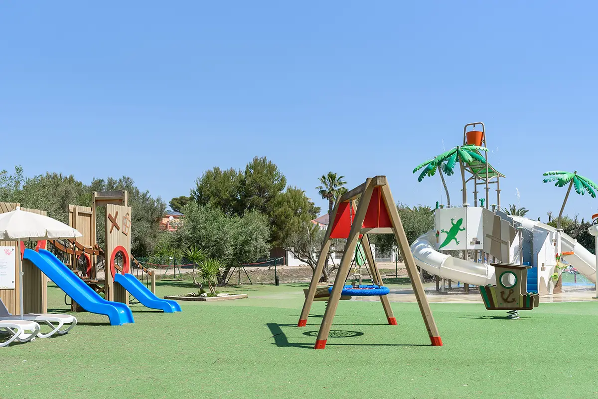 Parque infantil en los jardines del Fergus Cap Roig