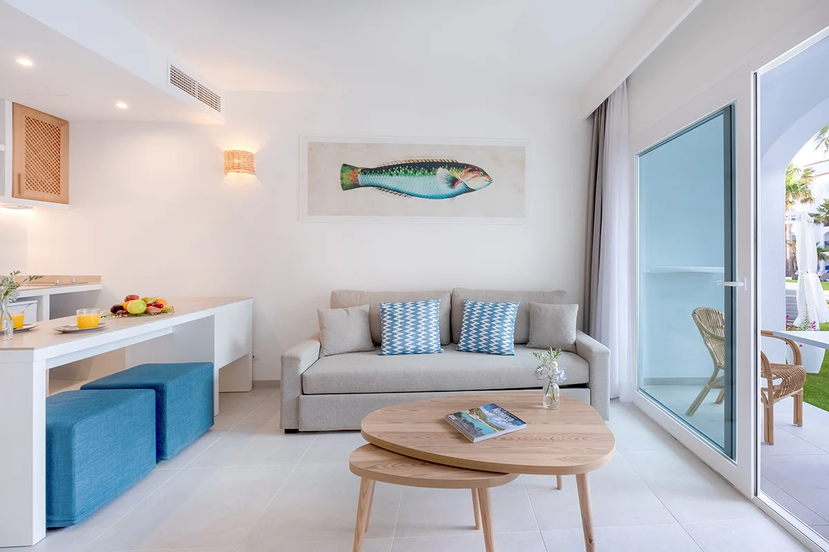 Salón comedor del apartamento Privilege Fergus Style Carema Beach