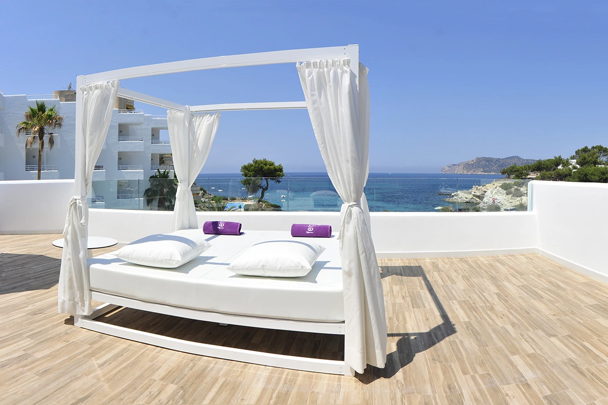 Balcón Suite Deluxe Fergus Style Cala Blanca Suites