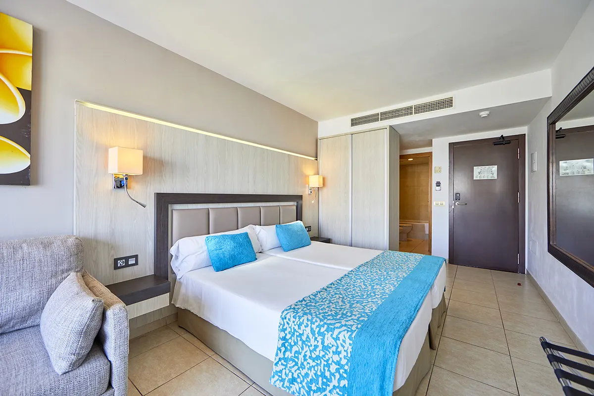 Habitación doble con amplia cama Fergus Style Bahamas