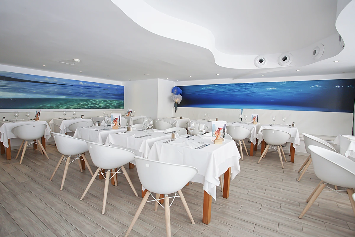 Restaurante Nuka Fergus Style Cala Blanca Suites