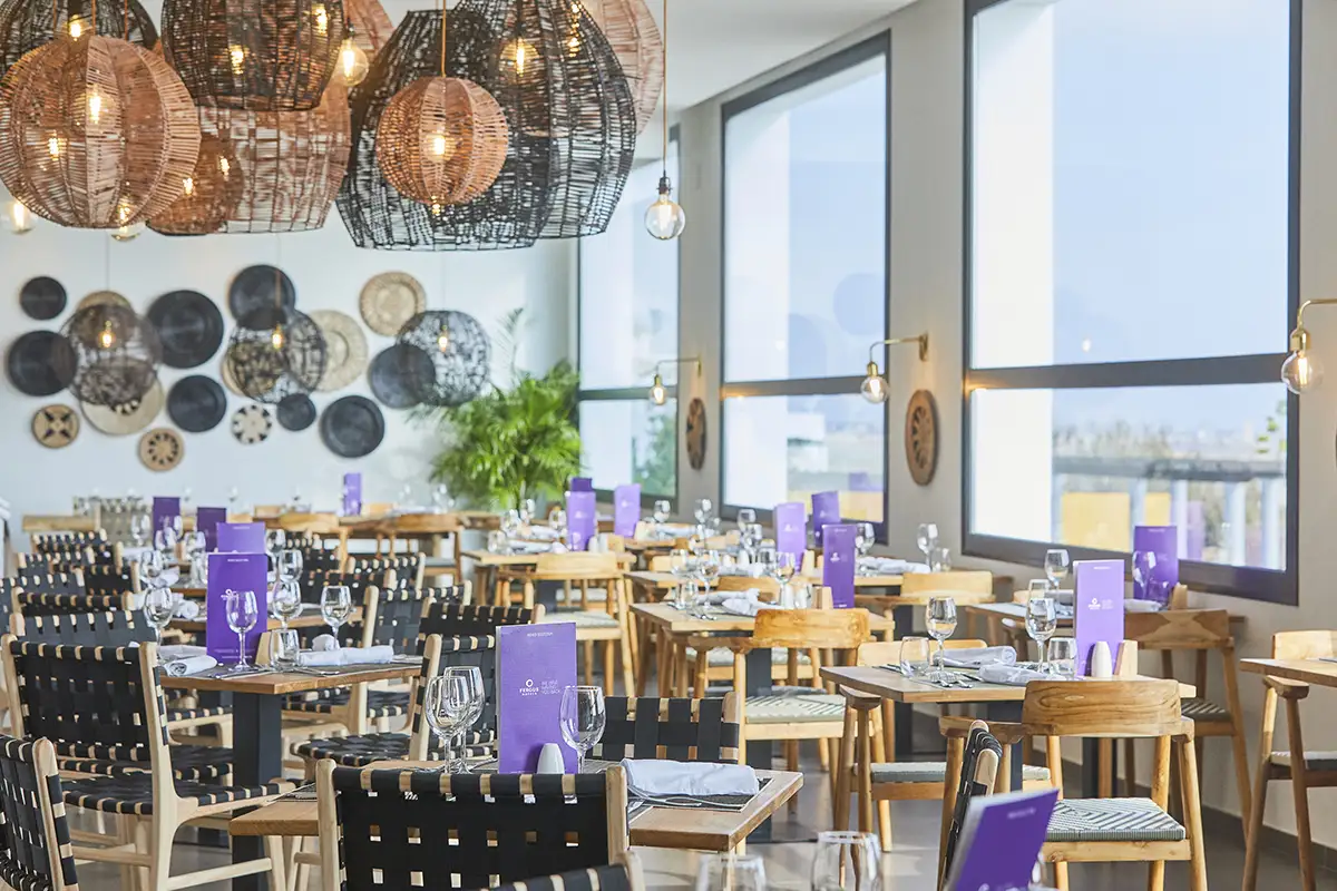 Comedor del restaurante buffet Fergus Conil Park
