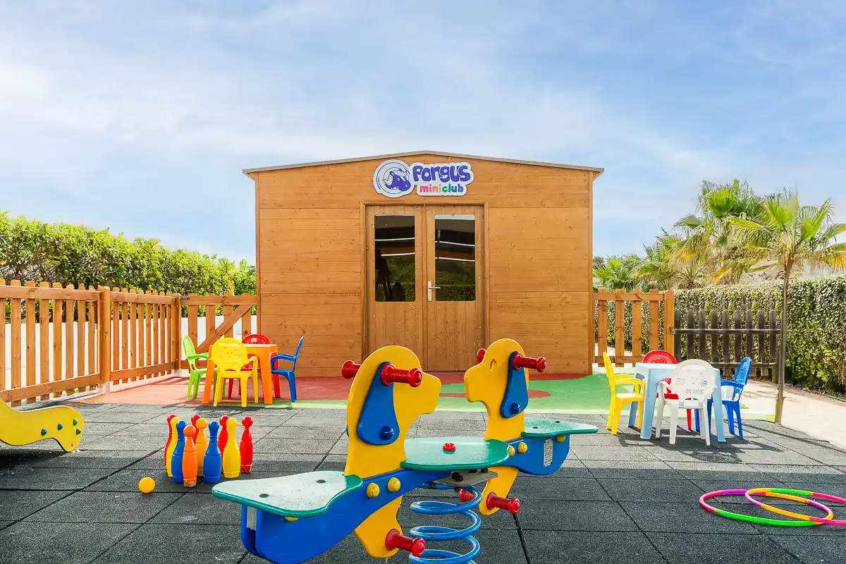 Parque infantil en el pongus miniclub del Fergus Club Carema Splash