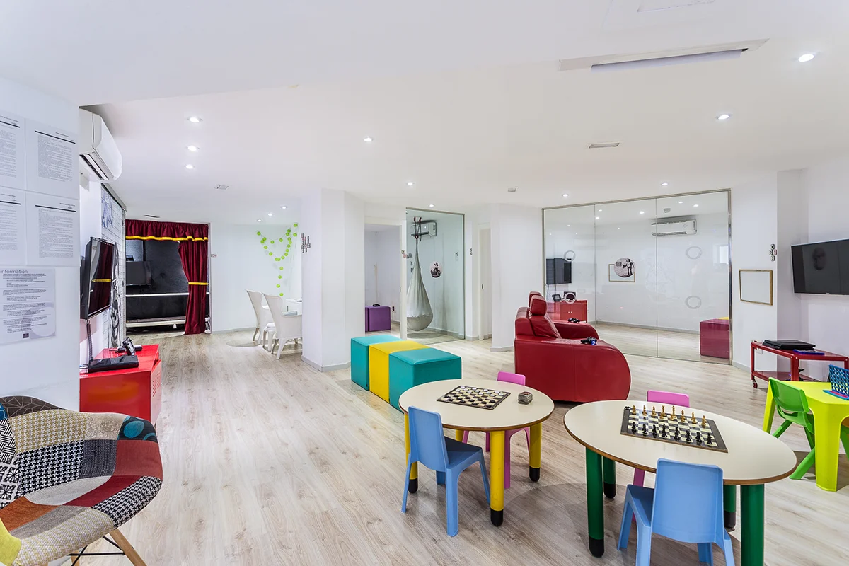 Sala juegos Fergus Style Cala Blanca Suites