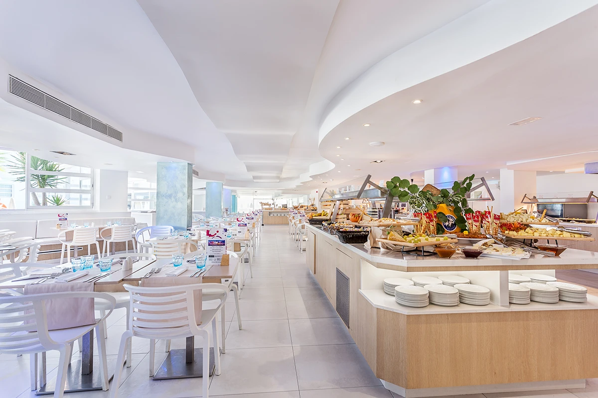 Buffet  Fergus Style Cala Blanca Suites