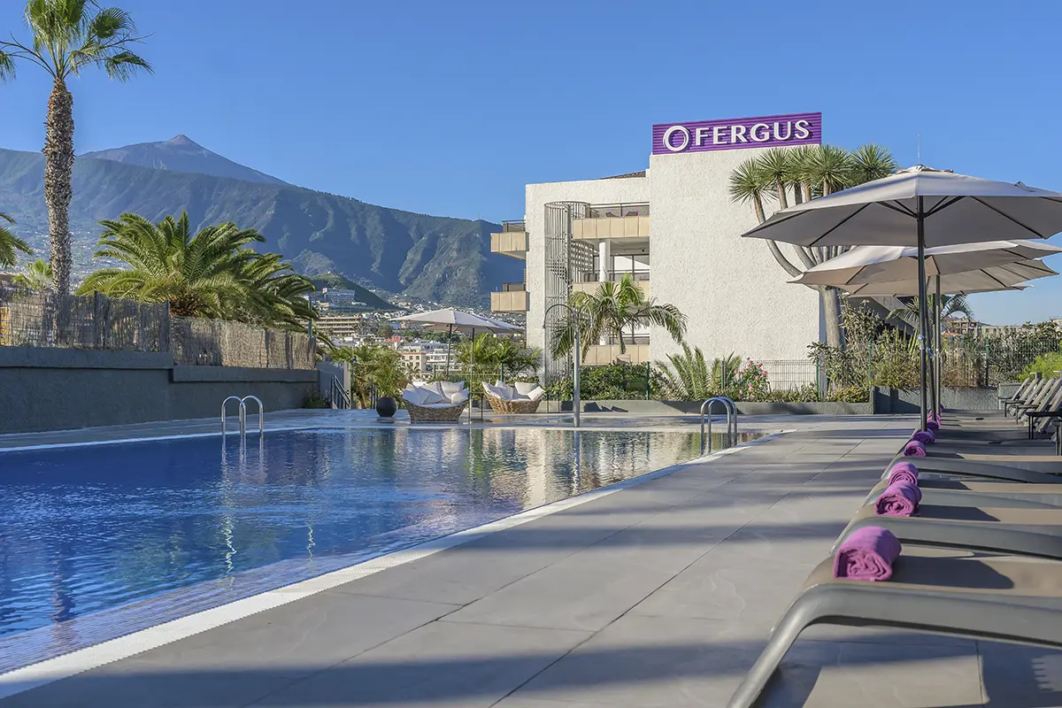 Piscina y zona de solárium del Fergus Puerto de la Cruz 