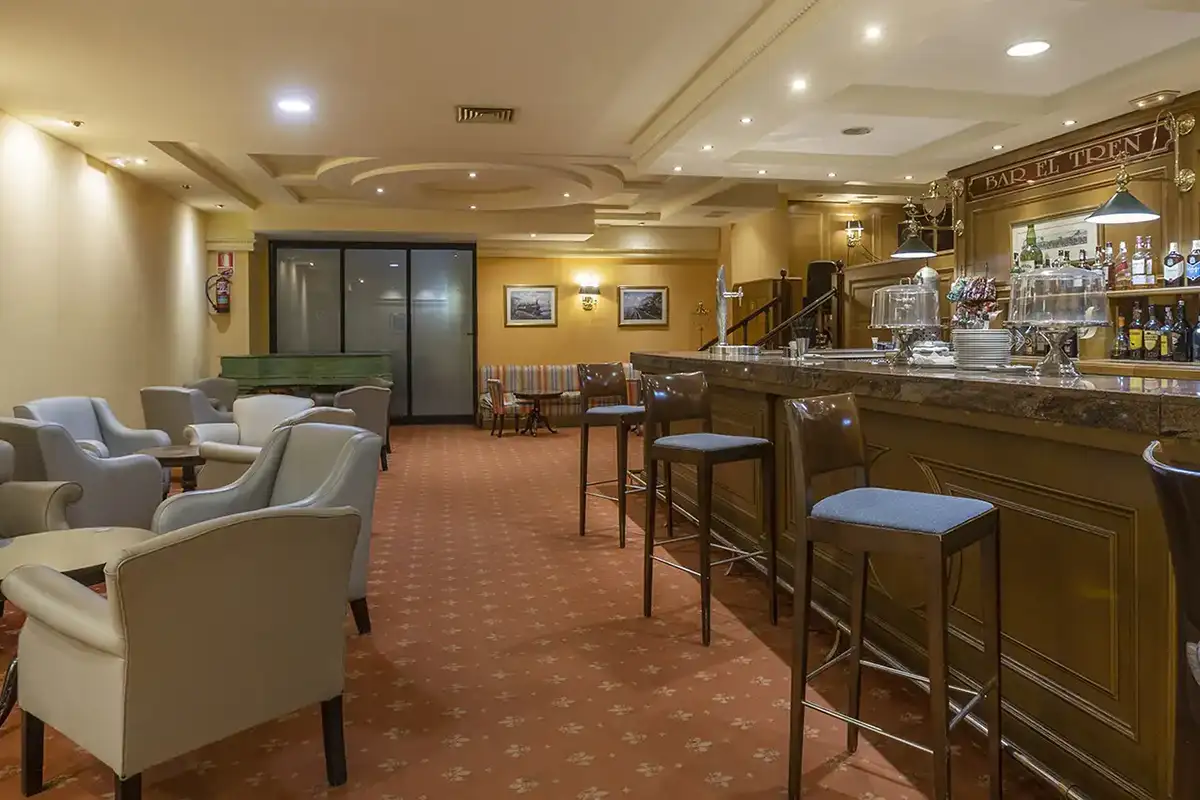 Vista del bar del hotel Las Palmeras affiliated by Fergus Hotels