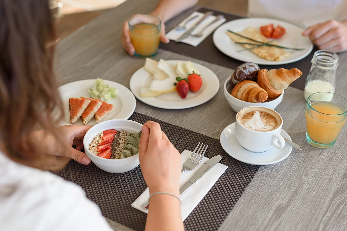 Desayuno variado y saludable en el Fergus Cap Roig 