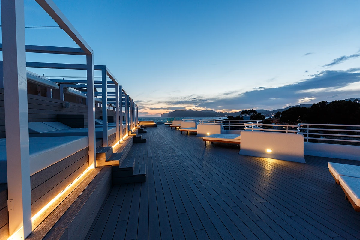 Atardecer terraza Fergus Style Cala Blanca Suites