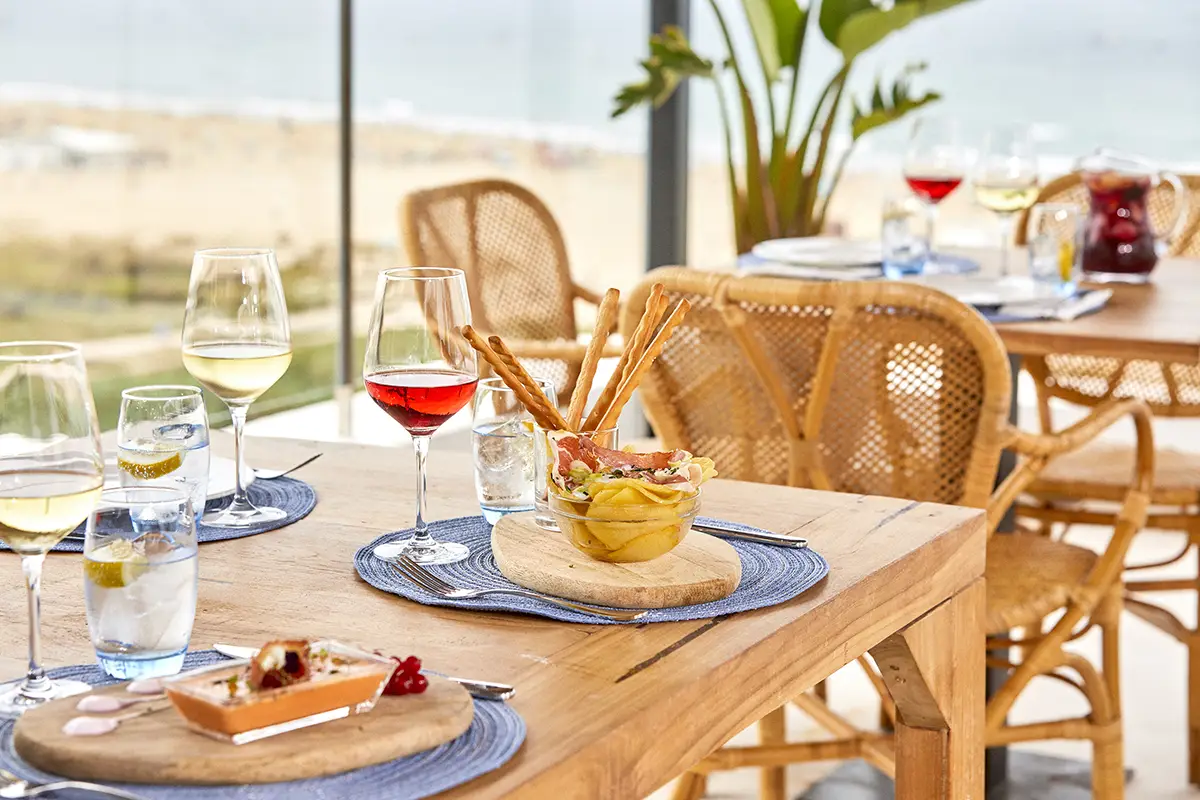 Restaurante exterior con vistas al mar Fergus Conil Park Fergus Hotels