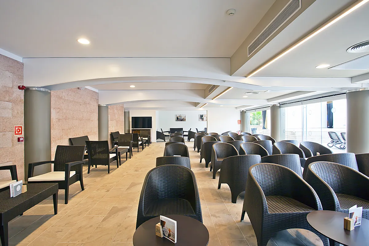 Sala con proyector para eventos del Fergus Bermudas