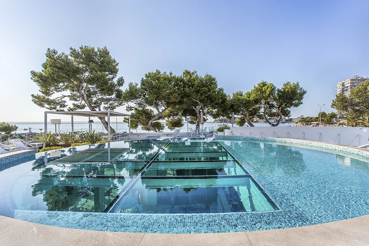 Piscina principal del Fergus Style Palmanova