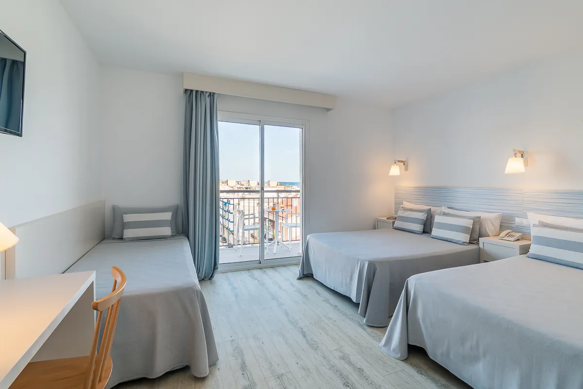 Habitación familiar Deluxe en Fergus Club Pineda Splash