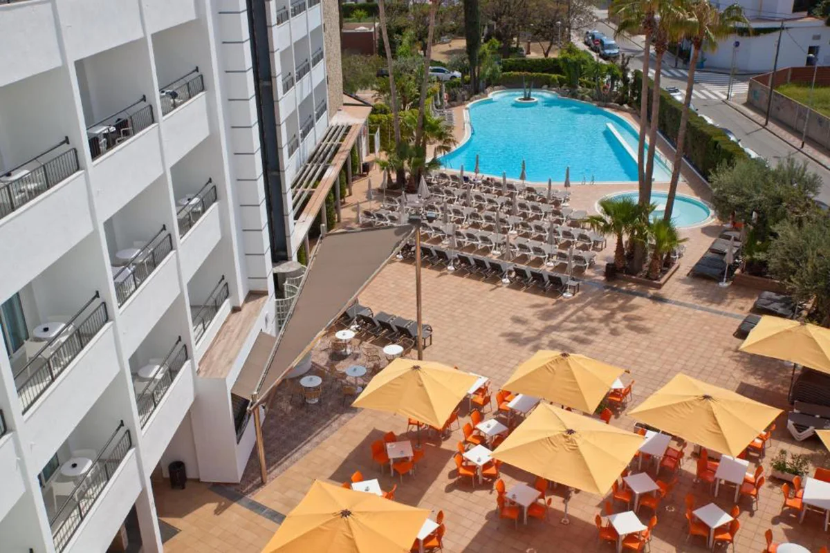 Vista aérea del exterior del  Hotel Fergus Club Pineda Splash
