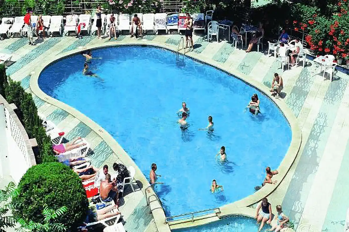 Hotel Clipper Pool – Affiliated by Fergus