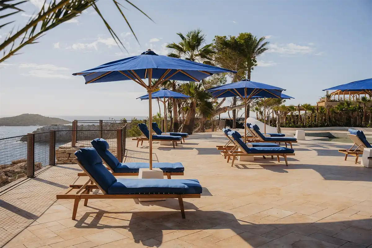 Terraza con hamacas Fergus Style Punta Arabi