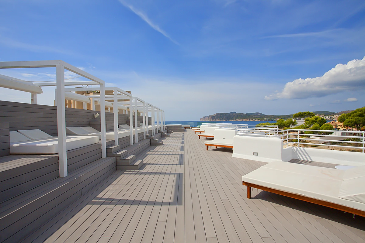Terraza Fergus Style Cala Blanca Suites