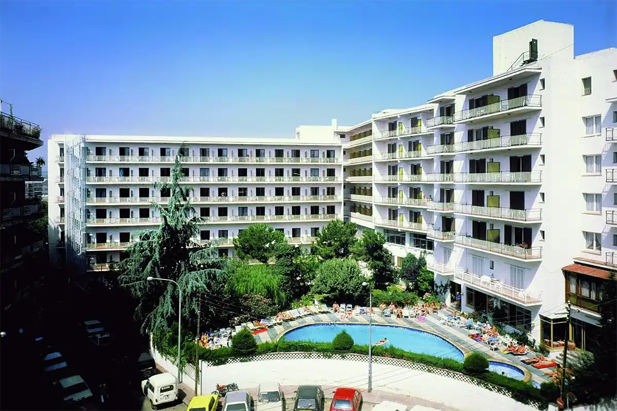 Aerial view of Clipper Affiliated by Fergus hotel