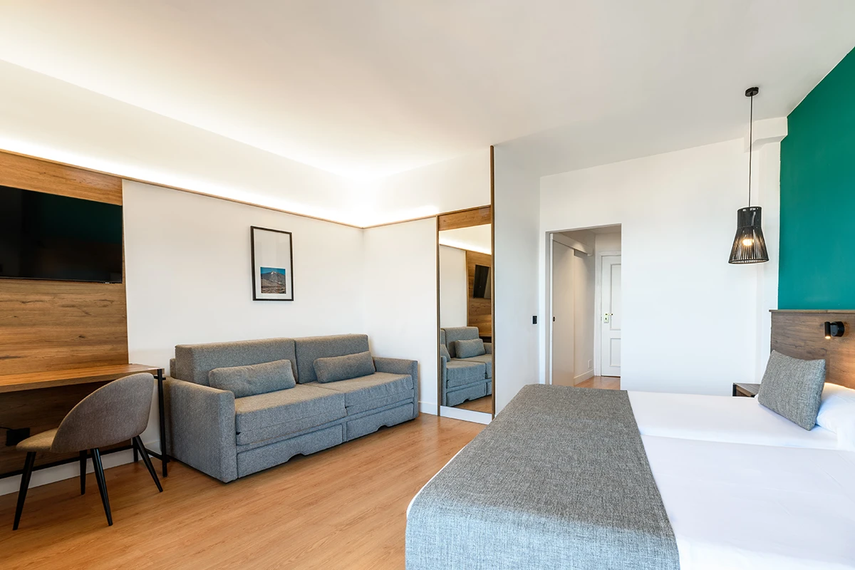 Espacioso dormitorio de la Junior Suite del Fergus Puerto de la Cruz