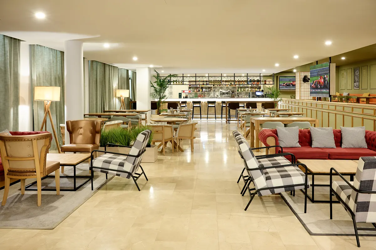 Salón del bar del Fergus Club Palmanova Park