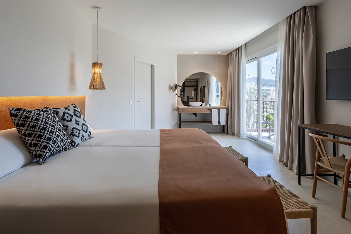 Habitación doble Magnus con vistas a la piscinas del Fergus Bermudas