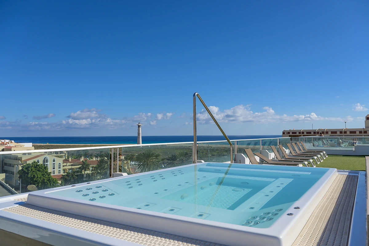 Vistas desde el jacuzzi de Rooftop del Fergus Cactus Garden