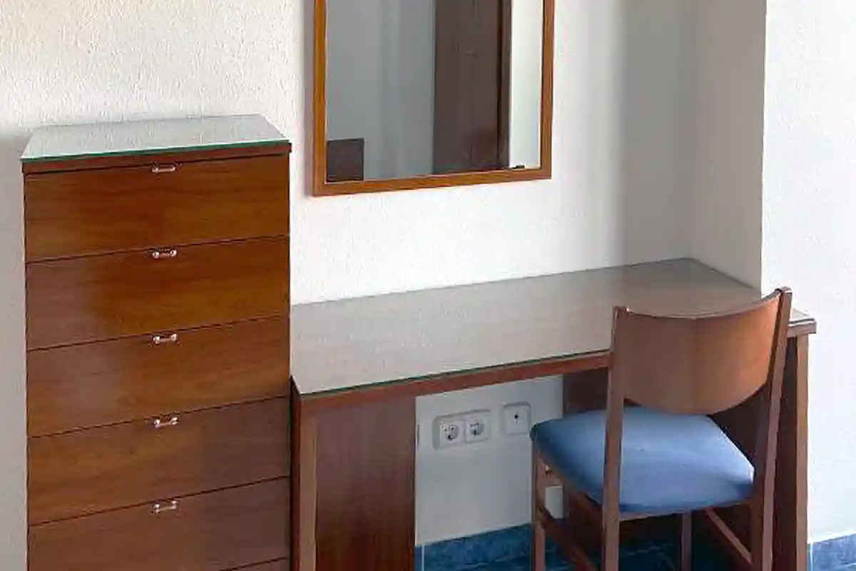 Desk in the Superior Double Room of Clipper Affiliated by Fergus