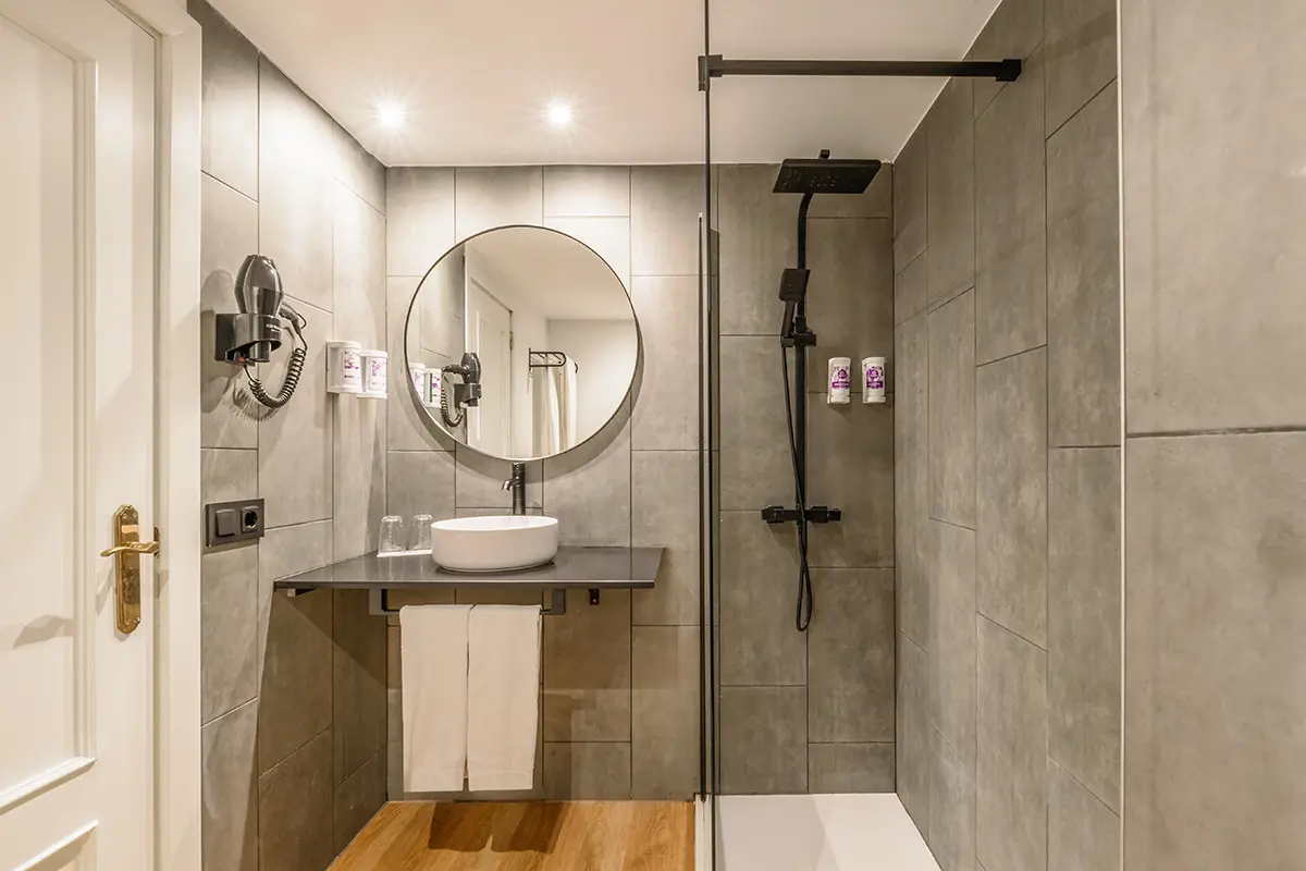 Cuarto de baño de la habitación Magnus vista al mar del Fergus Puerto de la Cruz 