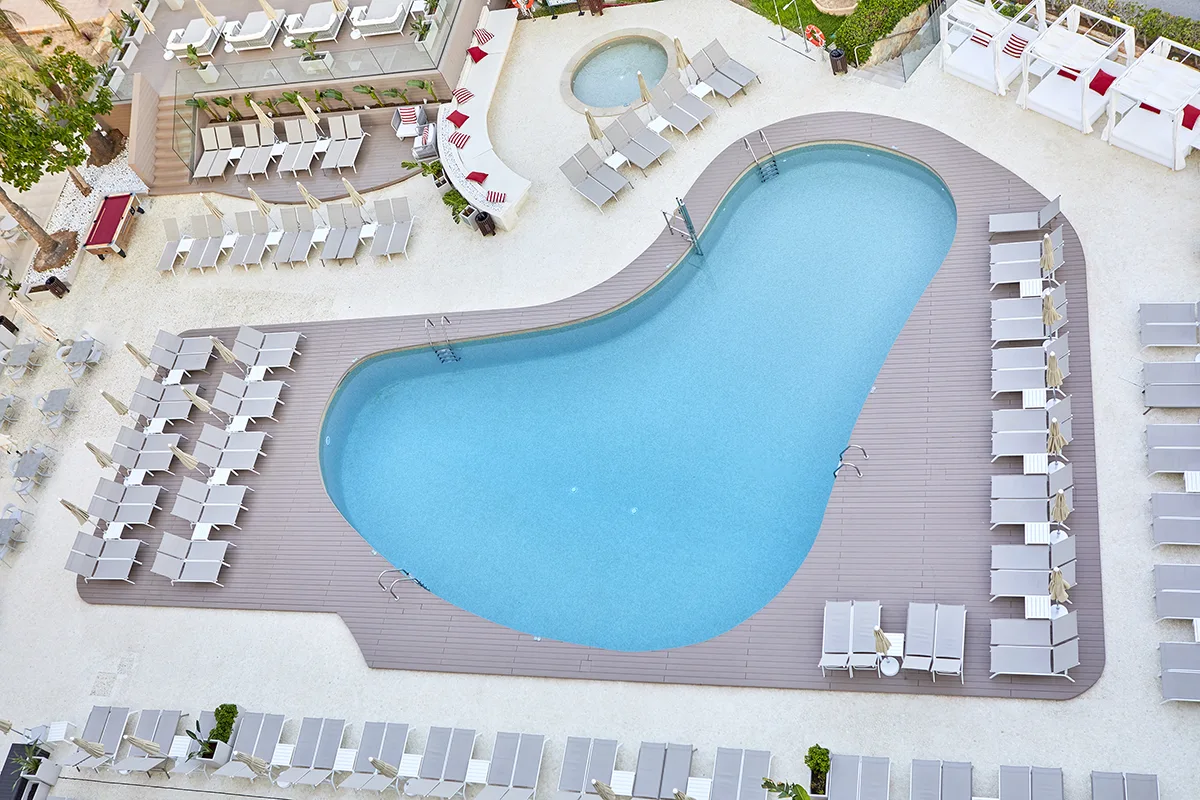 Vista aérea de la zona de la piscina del Fergus Style Tobago