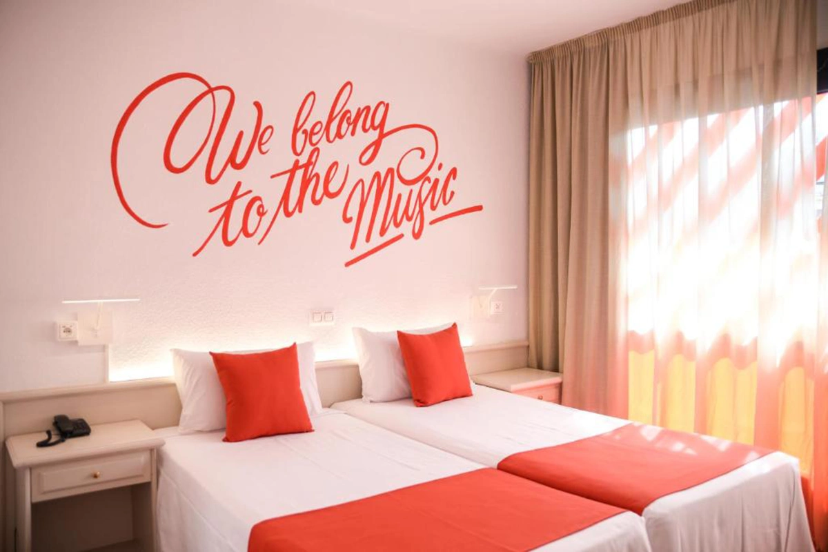 Habitacion Triple Deluxe hotel Lloret Vibe affiliated by Fergus Hotels