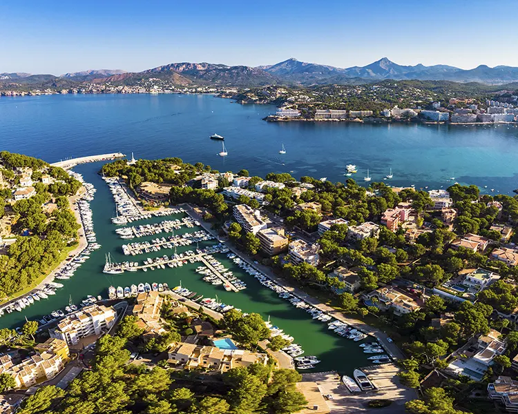 puerto Portals mallorca playas cerca del Fergus Club Mallorca Waterpark