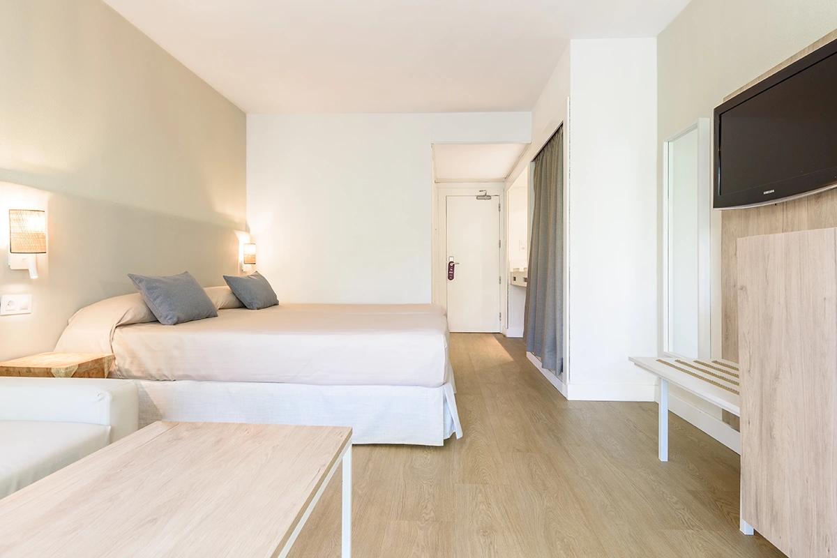 General view of the room General view of the Double Room Garden View Fergus Club Palmanova Park Hotel