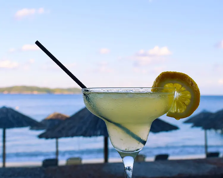 cocktail frente al mar Fergus Club Pineda Splash