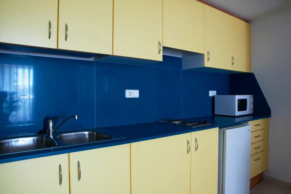 Cocina del Apartamento Estándar Cocina del Apartamento Estándar Hotel Fergus Club Pineda Splash