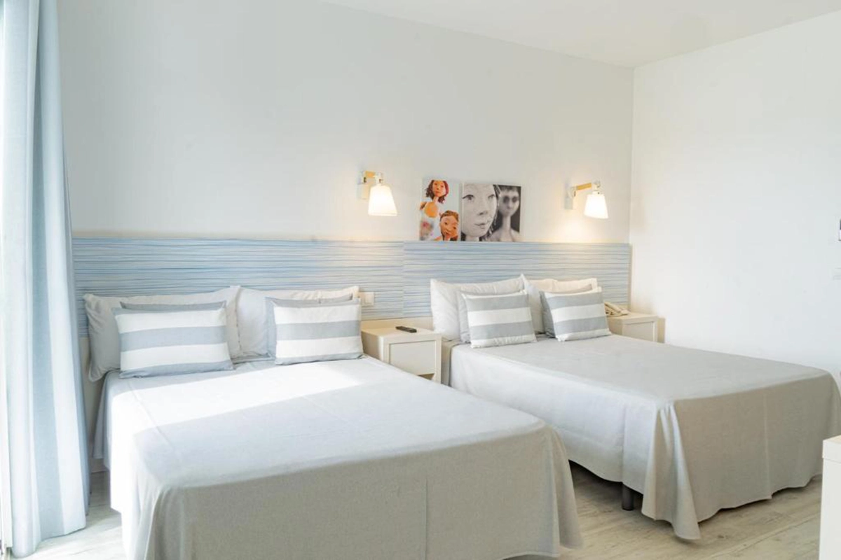 Chambre Quadruple Deluxe  Chambre Quadruple Deluxe  Fergus Club Pineda Splash
